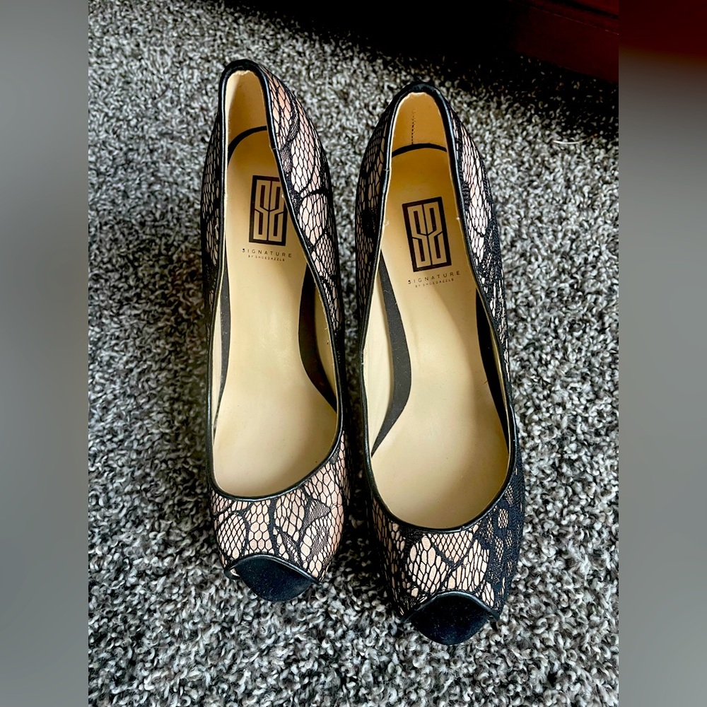 Shoedazzle black lace peep toe stilettos